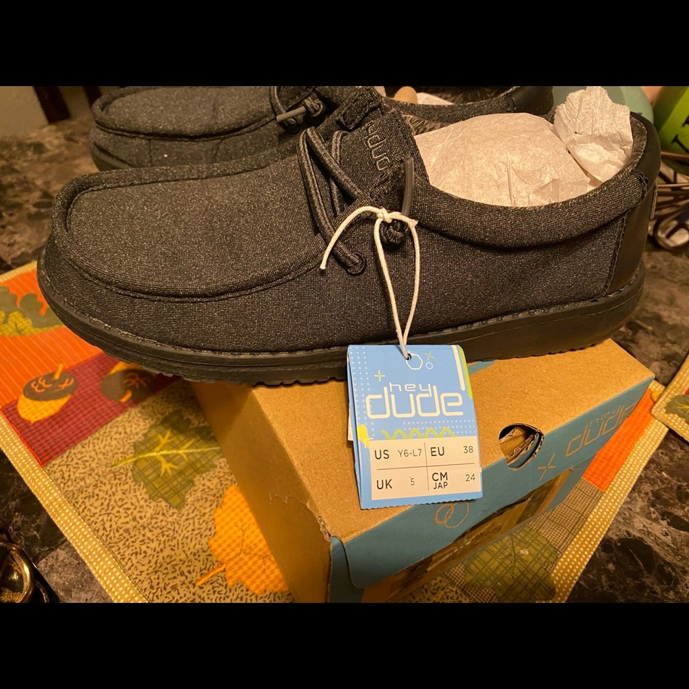 Youth black and grey hey dudes size 6 boys